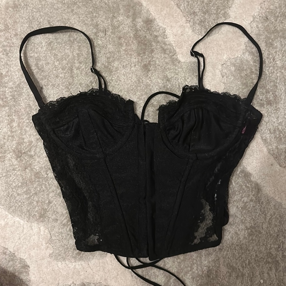 super cute black edikted corset top!